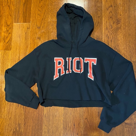 MISSGUIDED Women's Graphic Crop Hoodie in Black/Red│Size Small/Medium - Picture 4 of 17